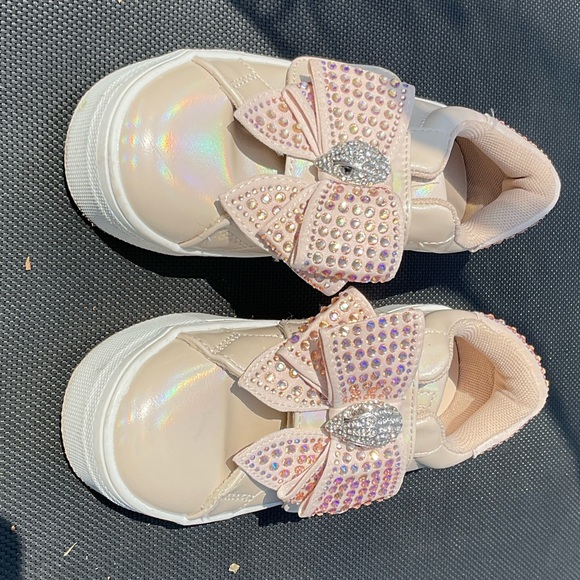 Kurt Geiger Other - Kurt Geiger Girls Light Pink Iridescent Bow Crystal Sneakers